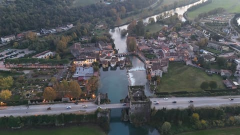 Nearby landmark, Bird's eye view, City view