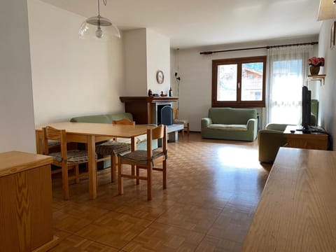 Communal lounge/ TV room, Living room