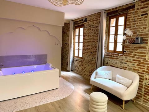 Hot Tub, Living room, Photo of the whole room