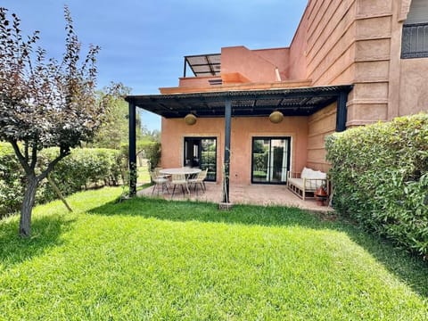 Patio, Day, Natural landscape, Garden, Garden view