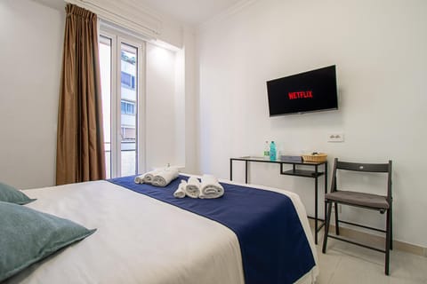 Bed, TV and multimedia, Bedroom, heating, heating, towels, air conditioner