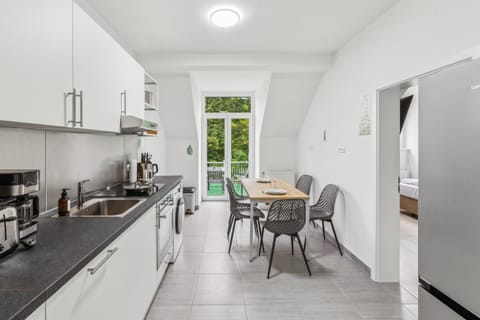 Dining area, kitchen