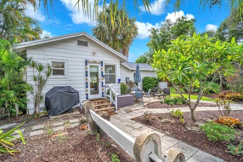 Bromeliad Bungalow - Downtown Cottage House in Fort Lauderdale