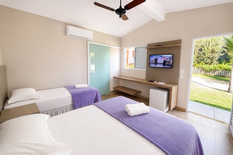 Bed, TV and multimedia, Photo of the whole room, Bedroom, air conditioner