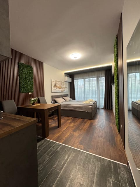Bed, TV and multimedia, Bedroom