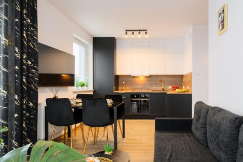 Kitchen or kitchenette, Living room, Seating area, Dining area, stove