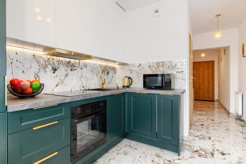 TV and multimedia, Kitchen or kitchenette, dishwasher, oven, stove