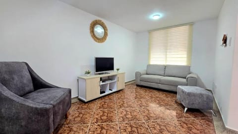 Communal lounge/ TV room, TV and multimedia, Living room, Evening entertainment