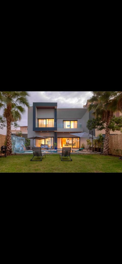 Property building, Garden, Garden view, Swimming pool
