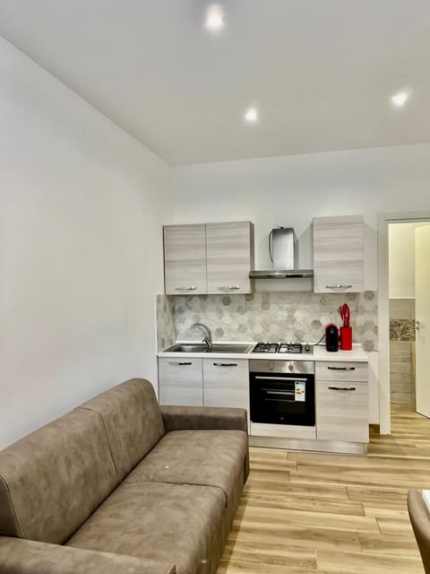 Coffee/tea facilities, Kitchen or kitchenette, Living room, stove