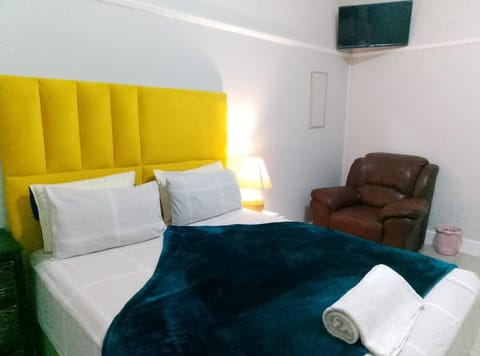 Goodwood Neo & Ruks guest house Bed and Breakfast in Cape Town