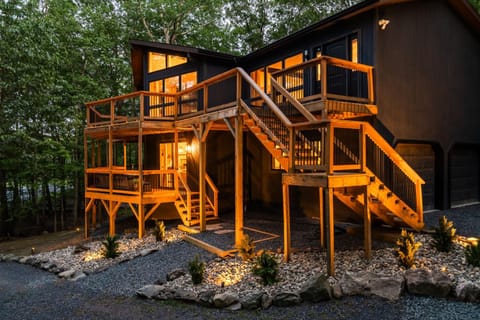 Pocono Speak Easy Hot Tub Golf Simulator 1920 Bar House in Stroud Township