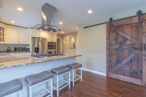 Kitchen or kitchenette, oven, stove