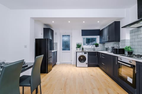 3Bed House-10 Mins to Liverpool Apartment in Wallasey