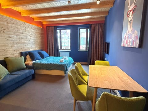 Bed, TV and multimedia, Living room, Dining area, Bedroom