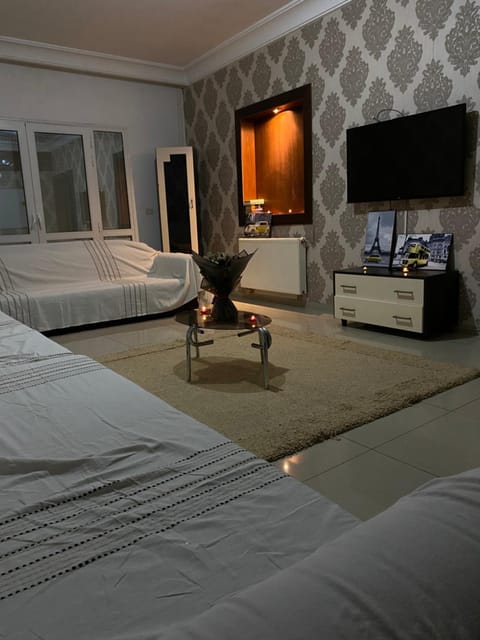 TV and multimedia, Living room, Photo of the whole room, Seating area, Evening entertainment