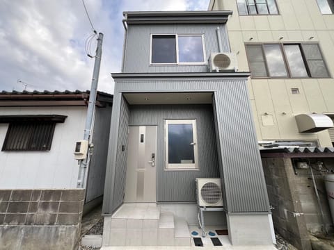 Property building, Day