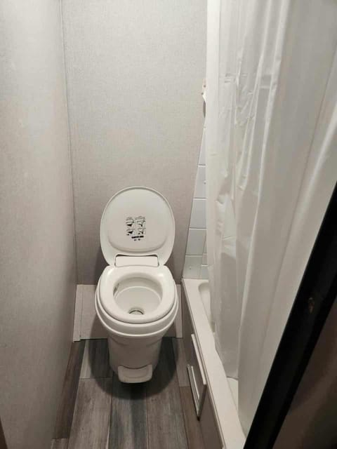 Monday creek camper Nature lodge in Falls Township