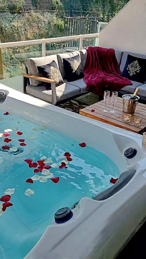 Natural landscape, Hot Tub, Balcony/Terrace