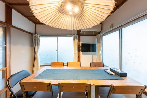 TV and multimedia, Living room, Seating area, Dining area