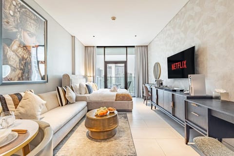 TV and multimedia, Living room, Seating area, Evening entertainment
