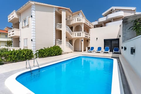 Property building, Patio, Day, Balcony/Terrace, Pool view, Swimming pool, sunbed