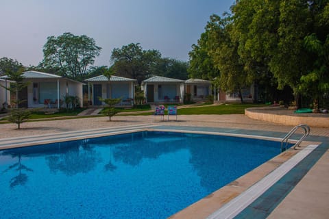 Property building, Garden, Garden view, Swimming pool