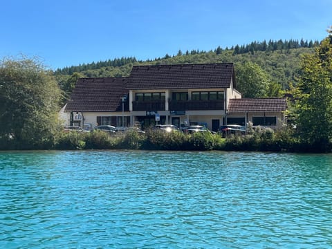 Property building, Restaurant/places to eat, Parking