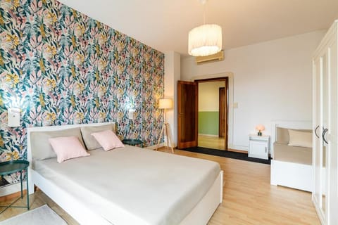 4 Bd in the Majestic Domus Aurea Apartment in Bologna