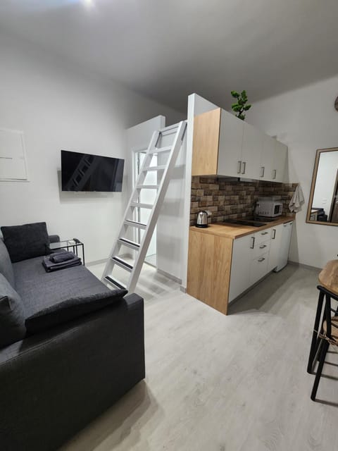 TV and multimedia, Kitchen or kitchenette, Seating area