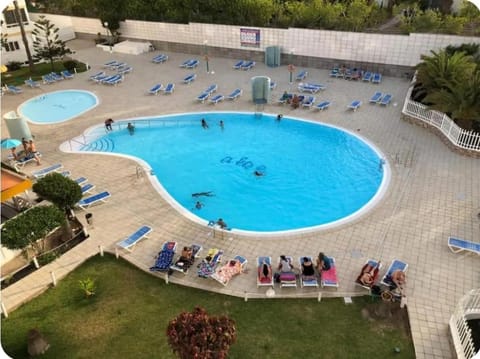 Pool view, Swimming pool, sunbed