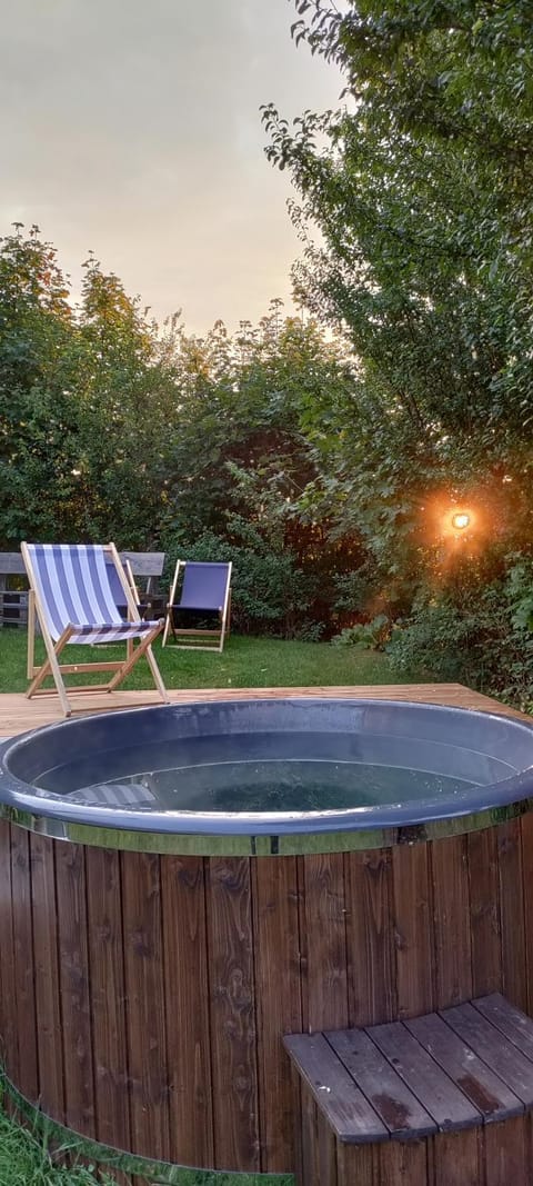 Garden, Hot Tub, Sunrise, sunbed