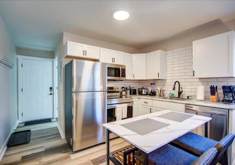 Kitchen or kitchenette, Dining area, dishwasher, microwave, oven, pet friendly, stove, toaster