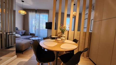 Living room, Meals, kitchen