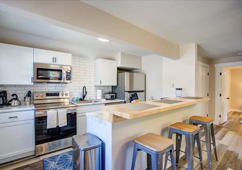 Kitchen or kitchenette, Dining area, dishwasher, microwave, oven, pet friendly, stove, toaster