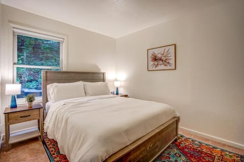 30 Day Minimum - Entire House - Washer and Dryer and AC House in Madison