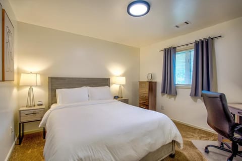 30 Day Minimum - Entire House AC Washer & Dryer House in Madison