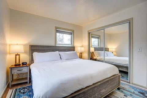 30 Day Minimum - Entire House - Washer & Dryer and AC House in Madison