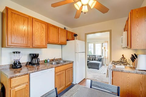 30 Day Minimum - Entire House - Washer & Dryer and AC House in Madison