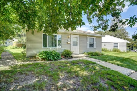 30 Day Minimum - Entire House Deck close to Hosp House in Madison