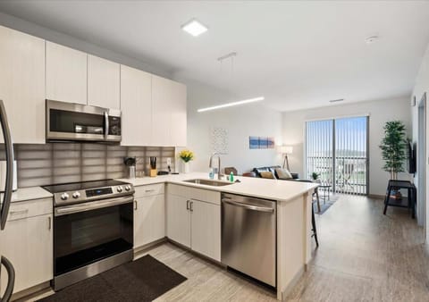 Kitchen or kitchenette, Dining area, dishwasher, microwave, oven, pet friendly, stove