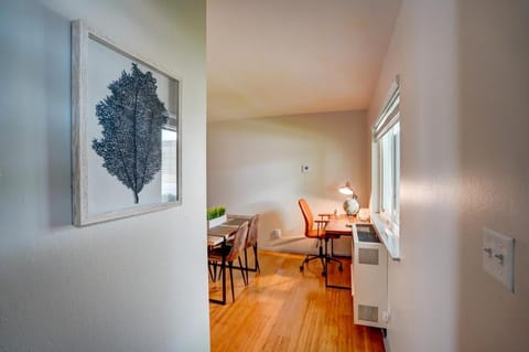 Free Parking with Private Entrance - Close to Med Center Apartment in West Allis