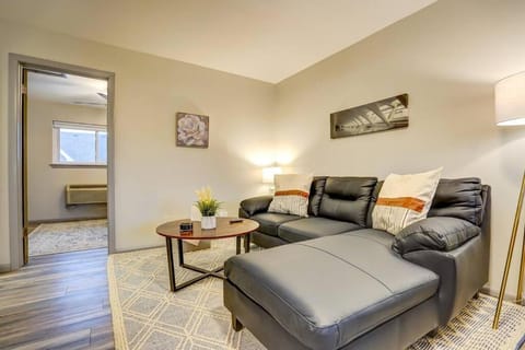 Free Parking and Near Hospitals with Private Entrance Apartment in West Allis