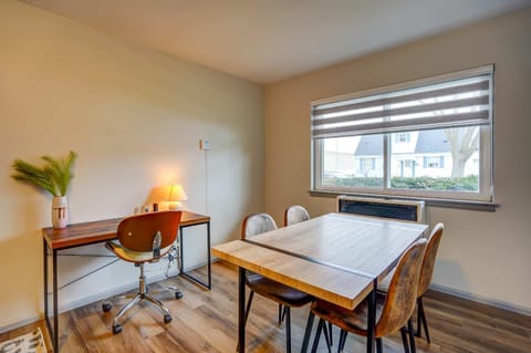 Seating area, Dining area