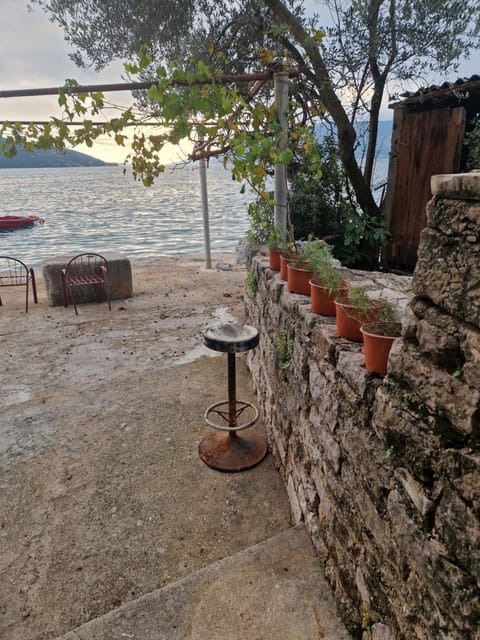 Kuća sa privatnom plazom Apartment in Kotor Municipality