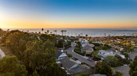 Coastal Elegance by the Shore House in La Jolla Shores