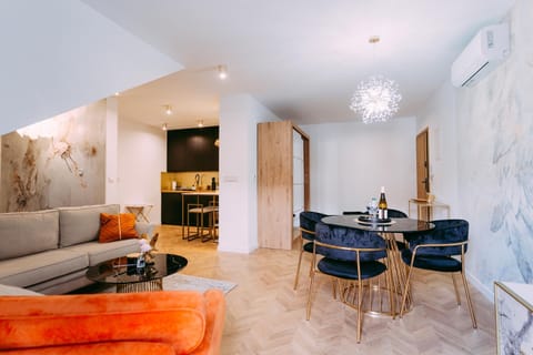 TV and multimedia, Seating area