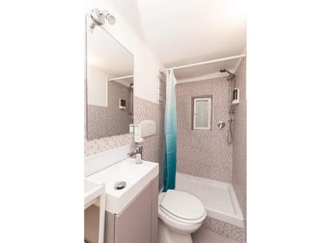 Shower, Toilet, Bathroom, internet, towels