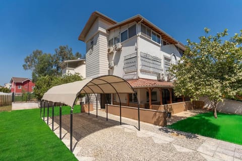 Property building, Spring, Day, Garden, Garden view