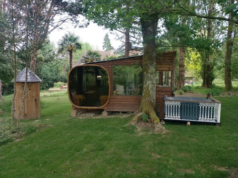 Property building, Natural landscape, Spa and wellness centre/facilities